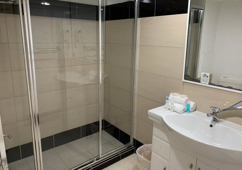 Outrigger Burleigh - Geraldton Accommodation 3