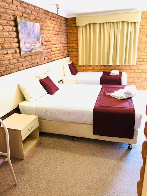 OVERLANDER MOTOR LODGE - Geraldton Accommodation 3