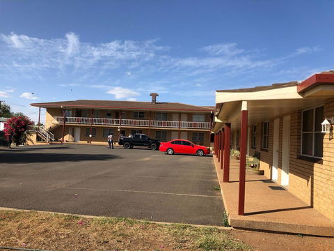 OVERLANDER MOTOR LODGE - Geraldton Accommodation 0