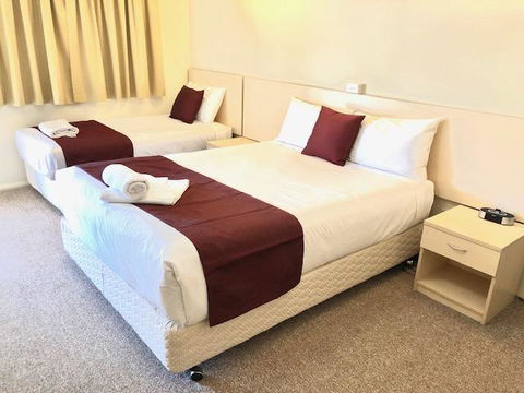 OVERLANDER MOTOR LODGE - Geraldton Accommodation 1