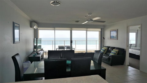 Pacific Surf Absolute Beachfront Apartments - Geraldton Accommodation 3