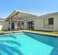 Palm 95 - Modern 4 BDRM Home with Pool - Geraldton Accommodation