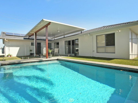 Palm 95 - Modern 4 BDRM Home With Pool - Geraldton Accommodation 0