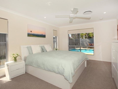 Palm 95 - Modern 4 BDRM Home With Pool - Geraldton Accommodation 2
