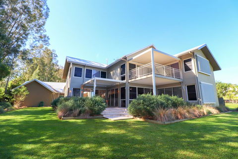 Pelican Escape Executive Home At Raffertys Resort - Geraldton Accommodation 2