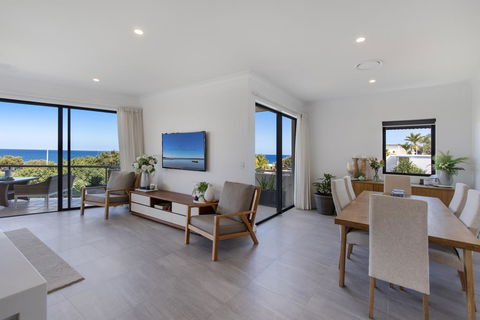 Penthouse Luxe, Sunrise Beach - Geraldton Accommodation 2