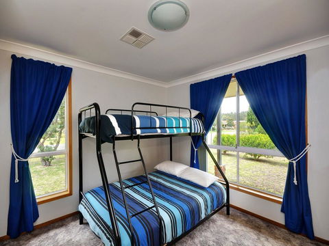 Pet Friendly - Family Holiday Home - Pets Welcome - Geraldton Accommodation 3