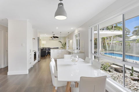 Poolside Noosa Oasis - Pet Friendly - Geraldton Accommodation 1