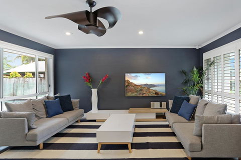 Poolside Noosa Oasis - Pet Friendly - Geraldton Accommodation 3