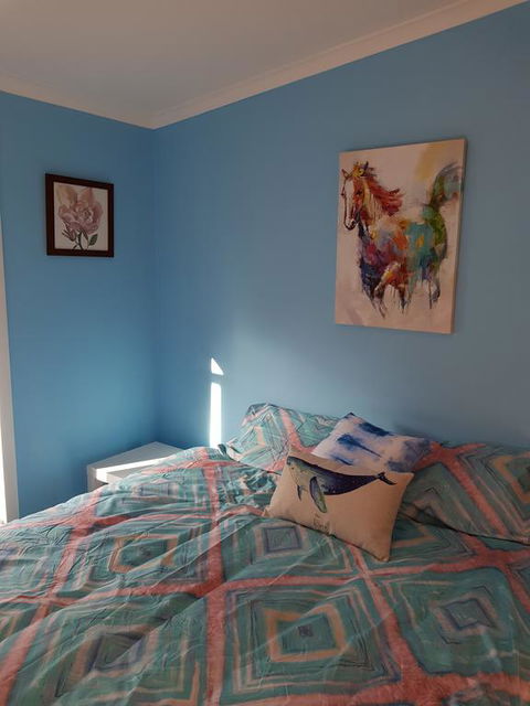 Poss' Place - Geraldton Accommodation 2