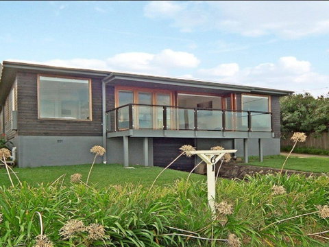 Prime Position - Across From Seven Mile Beach - Geraldton Accommodation 0
