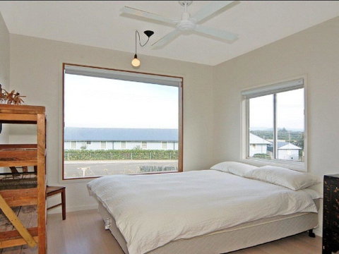 Prime Position - Across From Seven Mile Beach - Geraldton Accommodation 3
