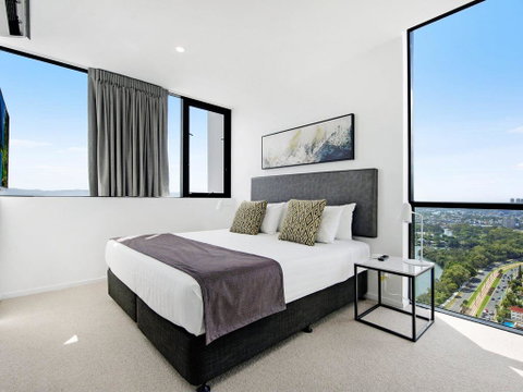 Qube Broadbeach - Luxury 2 Bedroom Ocean View - Geraldton Accommodation 3