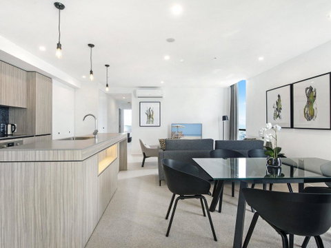 Qube Broadbeach - Luxury 2 Bedroom Ocean View - Geraldton Accommodation 2