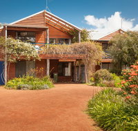 Rainbow House - Geraldton Accommodation