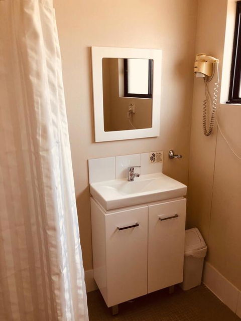 Red Cedar Motel - Geraldton Accommodation 3