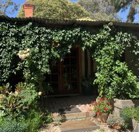Red Hill Cottage - Geraldton Accommodation