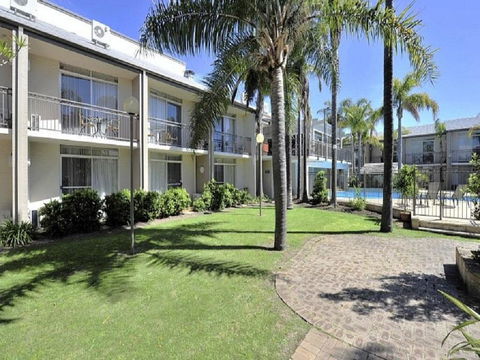 Resort Serviced Apartments - Mandurah - Geraldton Accommodation 1