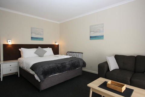 Resort Serviced Apartments - Mandurah - Geraldton Accommodation 2