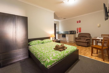 Rhodeside Lodge with Geraldton Accommodation