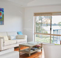 Riverside Views Hawks Nest - Geraldton Accommodation