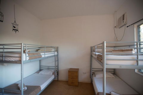 Roey Backpackers And Party Bar - Geraldton Accommodation 2