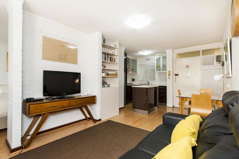Rosalie 24 - Geraldton Accommodation 0