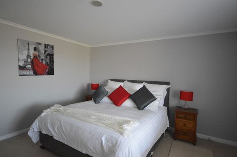 Sancerre Estate - Geraldton Accommodation 3