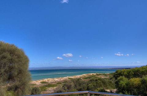 Sandbar Beach House - Geraldton Accommodation 3