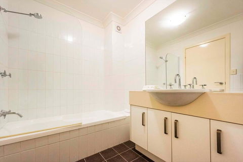 Seaspray 5 - Geraldton Accommodation 0
