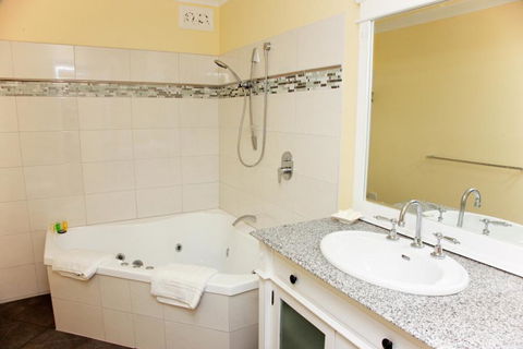 Secret Cottage - Geraldton Accommodation 2