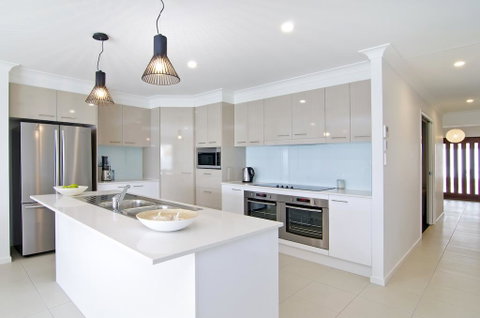 Sentosa On Tugun - Beachfront 5 Bedroom - Geraldton Accommodation 2