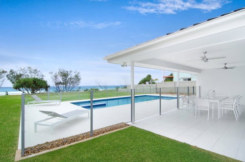 Sentosa On Tugun - Beachfront 5 Bedroom - Geraldton Accommodation 0