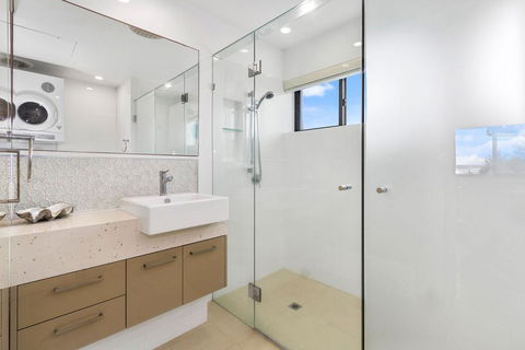 Shoreline Nine Penthouse With Ocean Views - Geraldton Accommodation 2