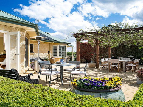 Sinden Park - Garden, Swimming Pool, Rural Vistas - Geraldton Accommodation 0