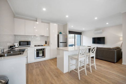 Sleek, Modern Capel Sound! - Geraldton Accommodation 0