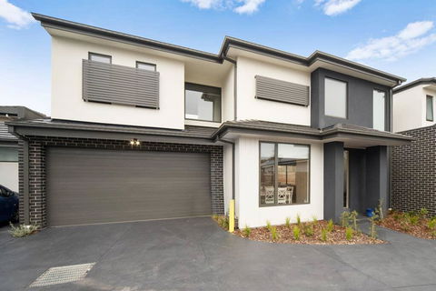 Sleek, Modern Capel Sound! - Geraldton Accommodation 2