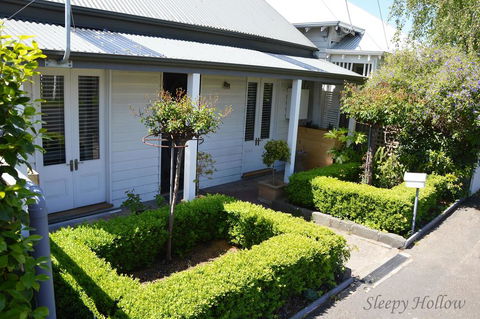 Sleepy Hollow - Geraldton Accommodation 0