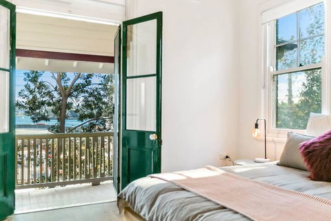 Spacious Harbour View 4bd Home In Sydney CBD - Geraldton Accommodation 2