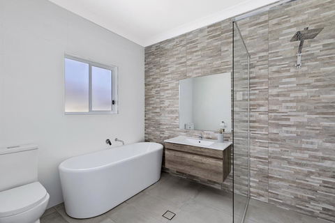 Spacious Living On Victoria - Geraldton Accommodation 1