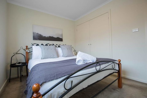 Spacious Lovely 5Beds Home@Point Cook - Geraldton Accommodation 2