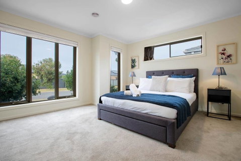 Spacious Lovely 5Beds Home@Point Cook - Geraldton Accommodation 1