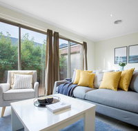 Spacious Lovely 5Beds homePoint Cook - Geraldton Accommodation