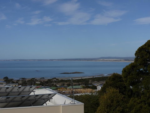 Spectacular Holiday Living - Geraldton Accommodation 2