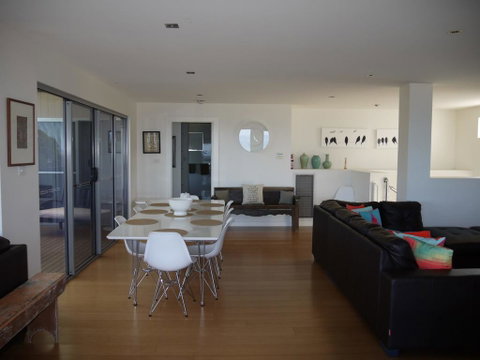 Spectacular Holiday Living - Geraldton Accommodation 1