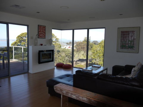 Spectacular Holiday Living - Geraldton Accommodation 3