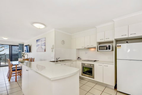SPIN13- ESCAPE TO MOOLOOLABA - Geraldton Accommodation 2