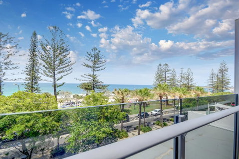 SPIN13- ESCAPE TO MOOLOOLABA - Geraldton Accommodation 0
