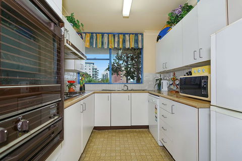 St Tropez Unit 9 - The Entrance, NSW - Geraldton Accommodation 3
