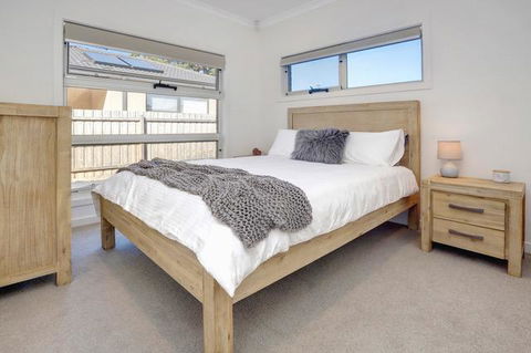 Staughton Sounds - Geraldton Accommodation 2